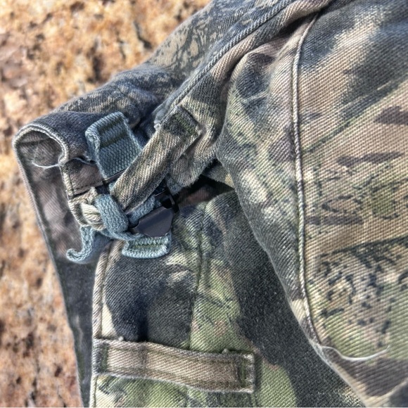 Men's Mossy Oak Breakuo Camouflage Hunting Pants - Picture 3 of 9